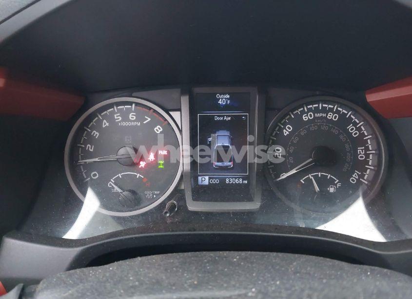 Photo 7 of 2018 Toyota Tacoma TRD OFF ROAD (VIN 5TFCZ5AN1JX125270)