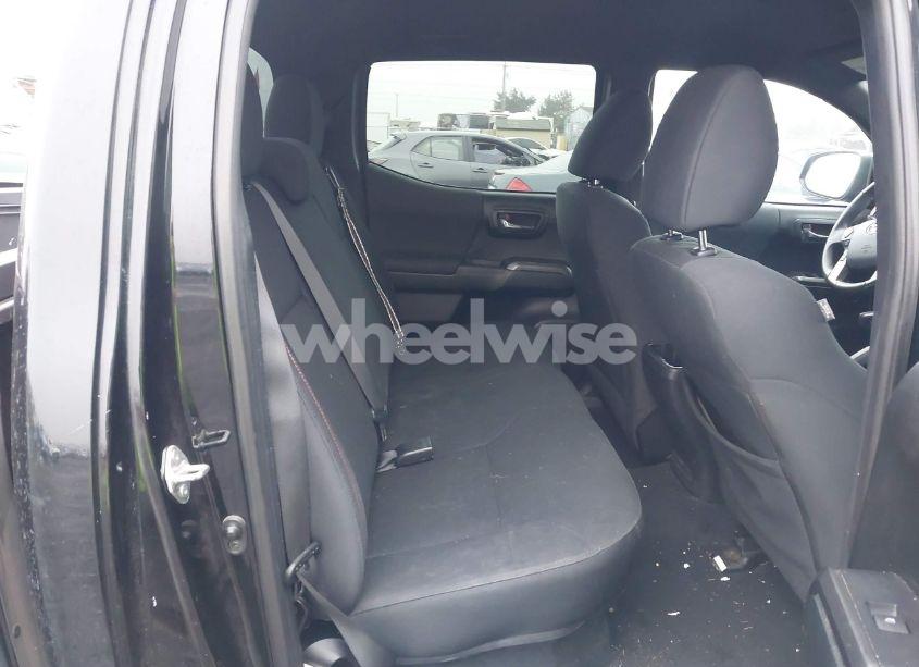 Photo 8 of 2018 Toyota Tacoma TRD OFF ROAD (VIN 5TFCZ5AN1JX125270)