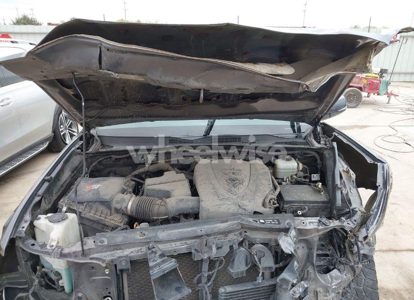 Photo 10 of 2019 Toyota Tacoma TRD OFF ROAD (VIN 5TFCZ5AN1KX166385)