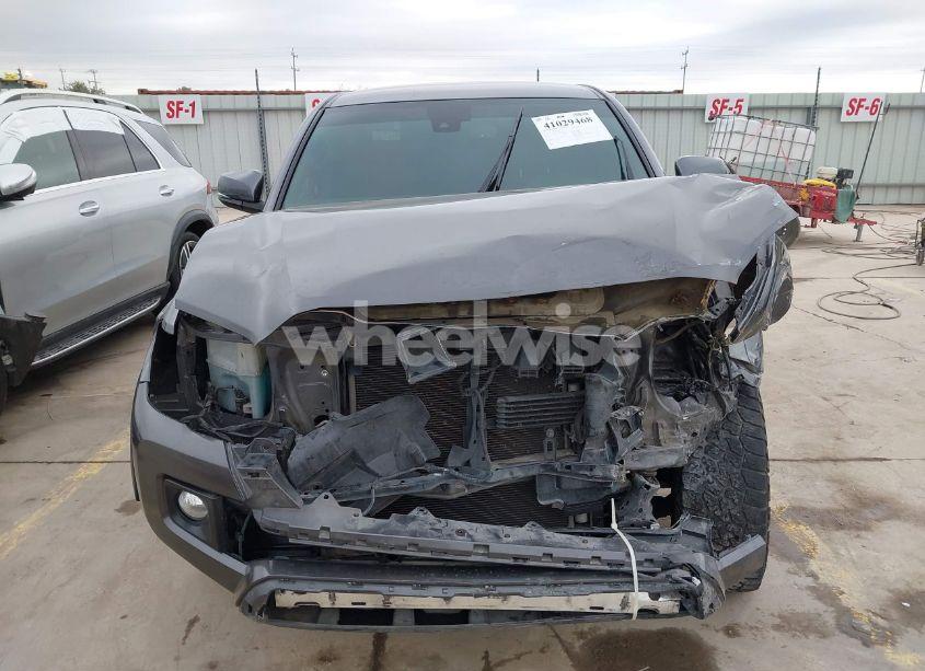 Photo 13 of 2019 Toyota Tacoma TRD OFF ROAD (VIN 5TFCZ5AN1KX166385)