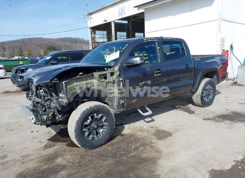 Photo 2 of 2019 Toyota Tacoma TRD OFF ROAD (VIN 5TFCZ5AN1KX178939)