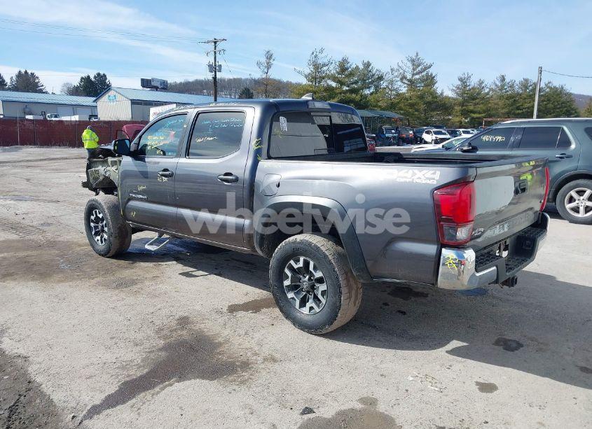 Photo 3 of 2019 Toyota Tacoma TRD OFF ROAD (VIN 5TFCZ5AN1KX178939)