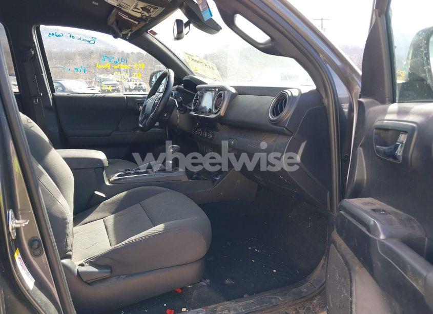 Photo 5 of 2019 Toyota Tacoma TRD OFF ROAD (VIN 5TFCZ5AN1KX178939)