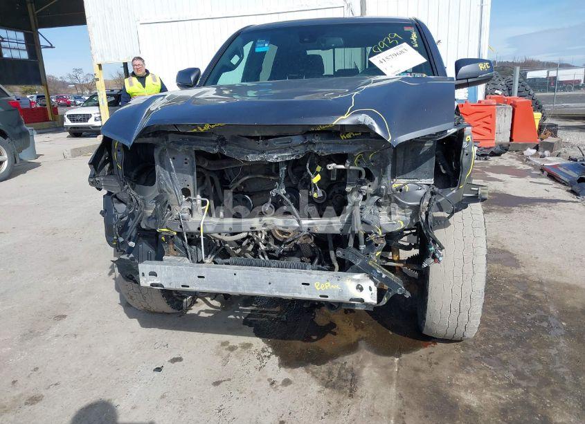 Photo 6 of 2019 Toyota Tacoma TRD OFF ROAD (VIN 5TFCZ5AN1KX178939)
