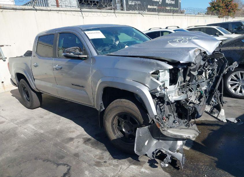 2021 Toyota Tacoma SR5 V6 (VIN 5TFCZ5AN1MX282401) main photo