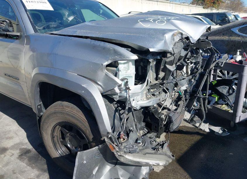 Photo 6 of 2021 Toyota Tacoma SR5 V6 (VIN 5TFCZ5AN1MX282401)