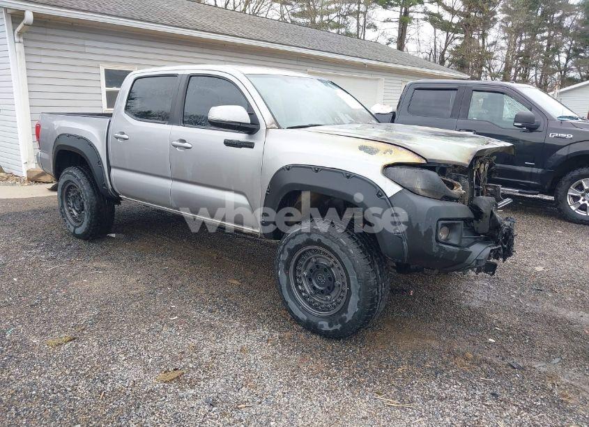 2016 Toyota Tacoma TRD OFF ROAD (VIN 5TFCZ5AN2GX012937) main photo
