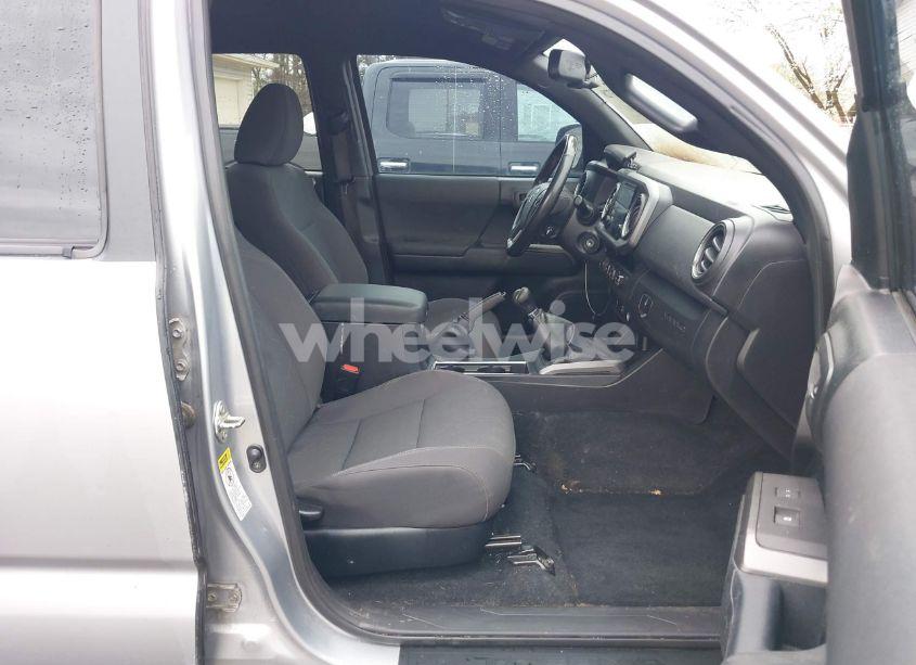Photo 5 of 2016 Toyota Tacoma TRD OFF ROAD (VIN 5TFCZ5AN2GX012937)
