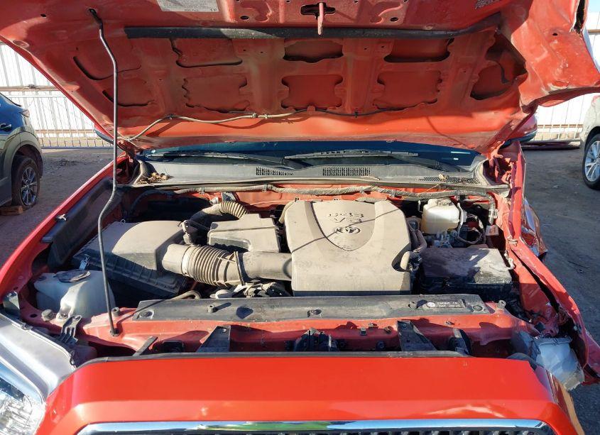 Photo 10 of 2018 Toyota Tacoma TRD OFF ROAD (VIN 5TFCZ5AN2JX122555)