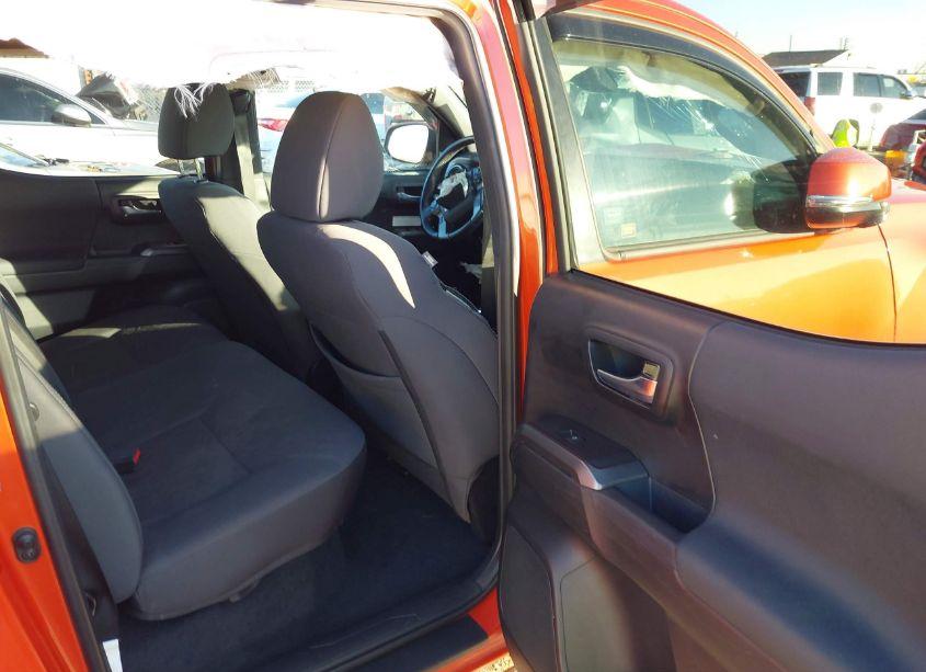 Photo 8 of 2018 Toyota Tacoma TRD OFF ROAD (VIN 5TFCZ5AN2JX122555)