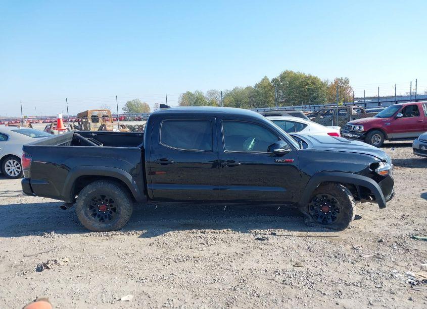 Photo 13 of 2018 Toyota Tacoma TRD PRO (VIN 5TFCZ5AN2JX130266)