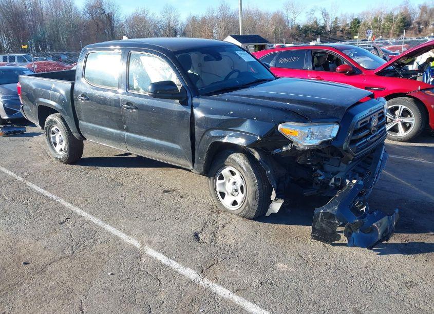 2018 Toyota Tacoma SR V6 (VIN 5TFCZ5AN2JX134902) main photo