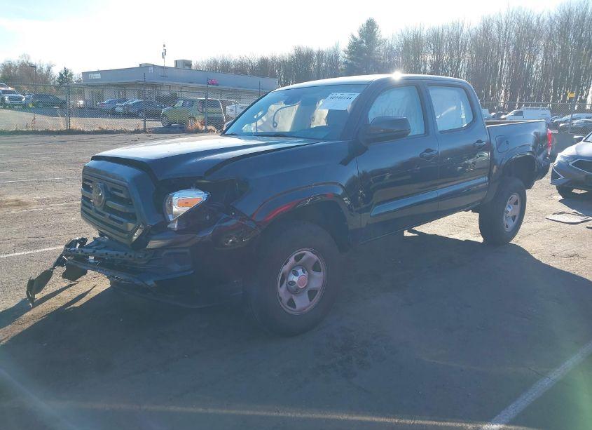 Photo 2 of 2018 Toyota Tacoma SR V6 (VIN 5TFCZ5AN2JX134902)