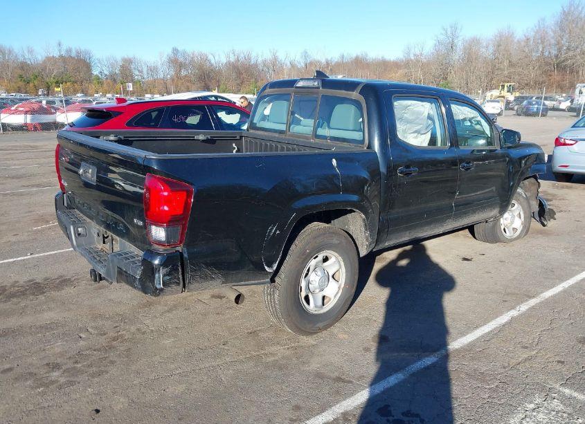 Photo 4 of 2018 Toyota Tacoma SR V6 (VIN 5TFCZ5AN2JX134902)