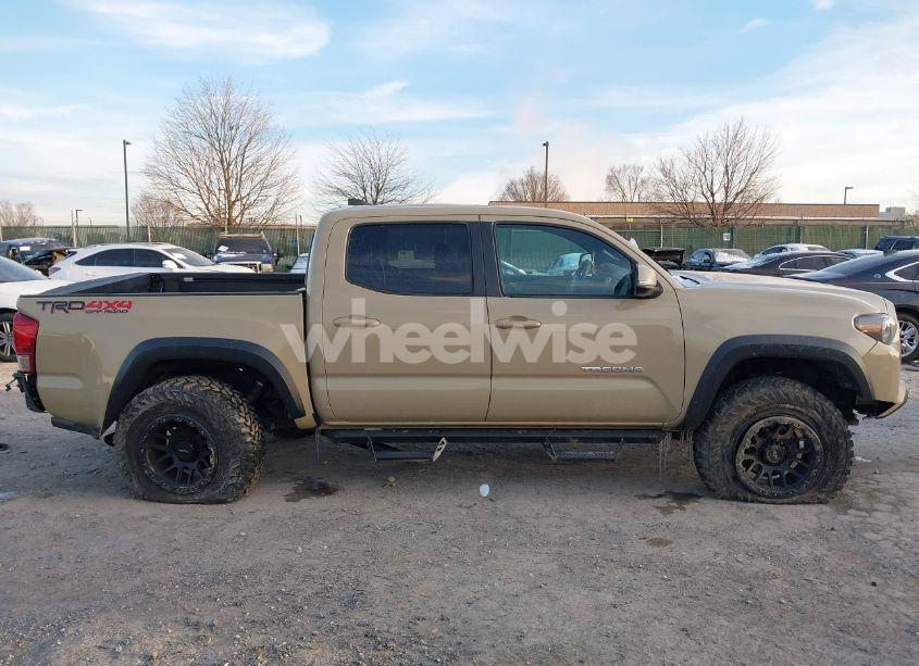 Photo 12 of 2017 Toyota Tacoma TRD OFF ROAD (VIN 5TFCZ5AN3HX058407)