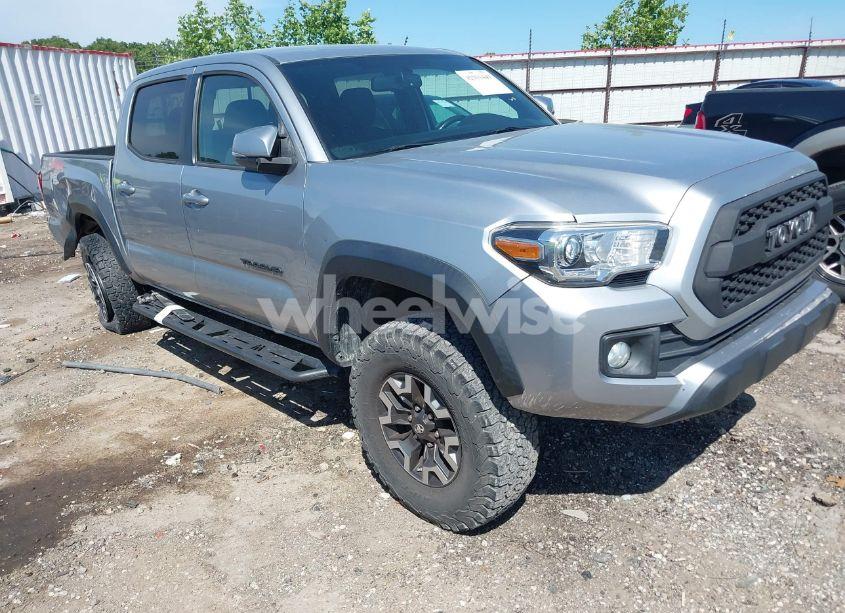 2017 Toyota Tacoma TRD OFF ROAD (VIN 5TFCZ5AN3HX070007) main photo