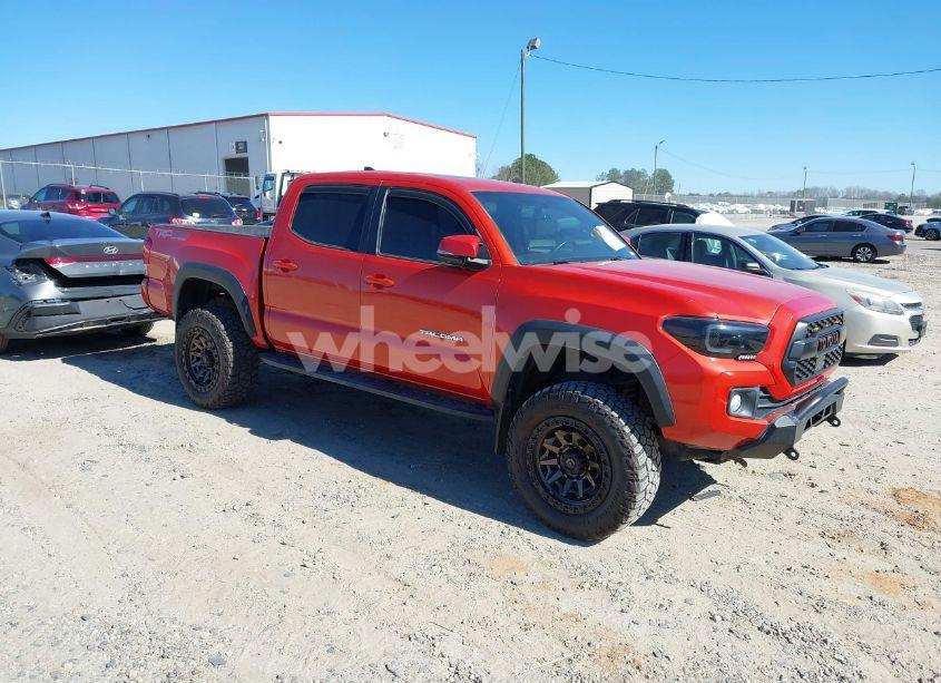 2017 Toyota Tacoma TRD OFF ROAD (VIN 5TFCZ5AN3HX070895) main photo
