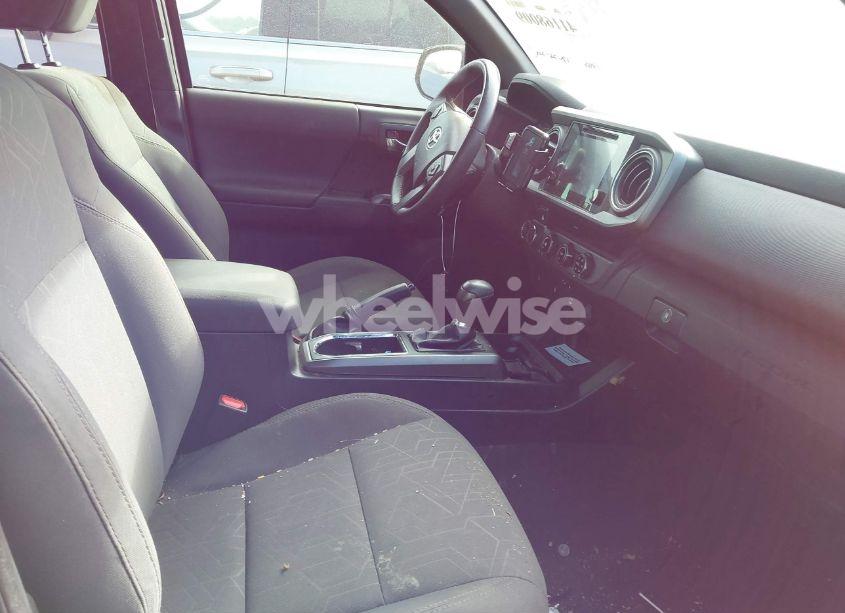 Photo 5 of 2017 Toyota Tacoma TRD SPORT (VIN 5TFCZ5AN3HX098423)