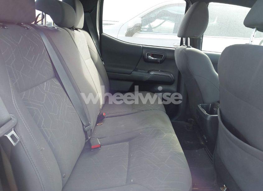 Photo 8 of 2017 Toyota Tacoma TRD SPORT (VIN 5TFCZ5AN3HX098423)