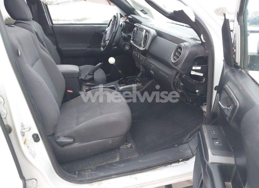 Photo 5 of 2017 Toyota Tacoma TRD OFF ROAD (VIN 5TFCZ5AN3HX109338)