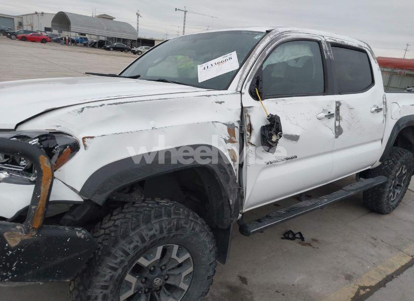 Photo 6 of 2017 Toyota Tacoma TRD OFF ROAD (VIN 5TFCZ5AN3HX109338)