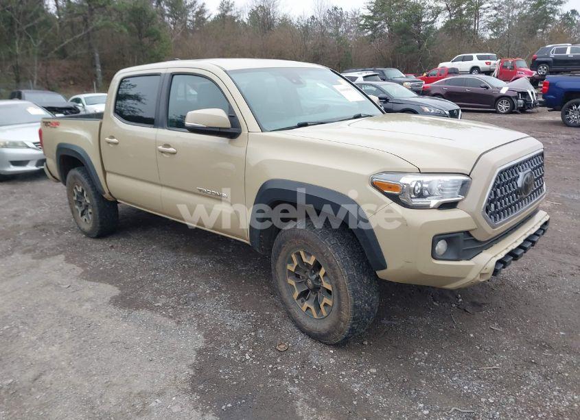 2018 Toyota Tacoma TRD OFF ROAD (VIN 5TFCZ5AN3JX138568) main photo