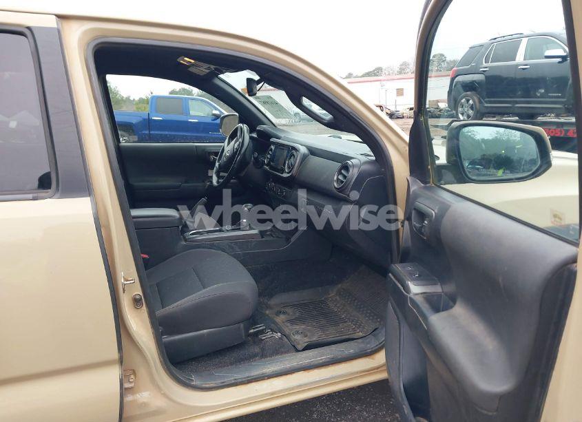 Photo 5 of 2018 Toyota Tacoma TRD OFF ROAD (VIN 5TFCZ5AN3JX138568)