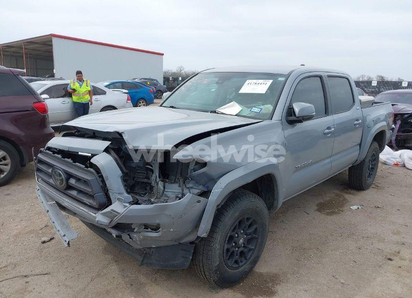 Photo 2 of 2021 Toyota Tacoma SR5 V6 (VIN 5TFCZ5AN3MX260853)
