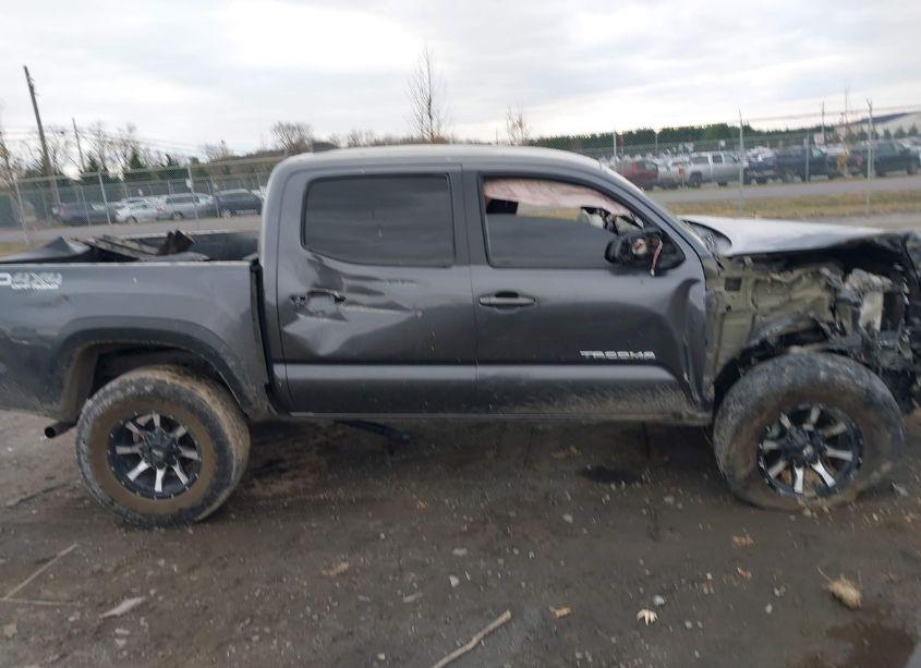 Photo 13 of 2021 Toyota Tacoma TRD OFF-ROAD (VIN 5TFCZ5AN3MX264224)