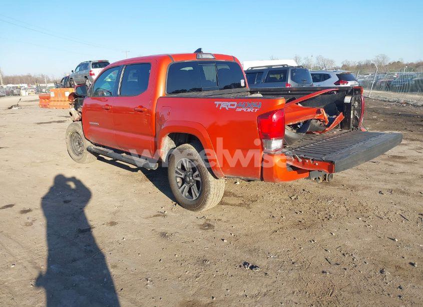 Photo 3 of 2017 Toyota Tacoma TRD SPORT (VIN 5TFCZ5AN4HX050932)