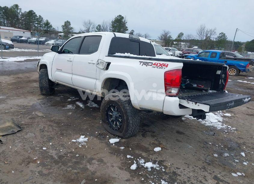 Photo 3 of 2017 Toyota Tacoma TRD SPORT (VIN 5TFCZ5AN4HX078343)