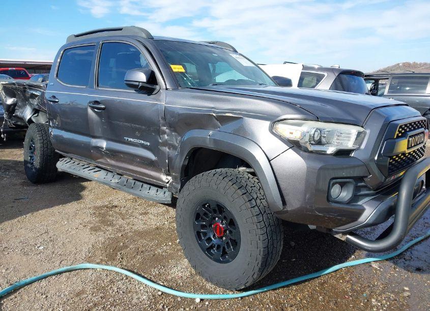 2017 Toyota Tacoma SR5 V6 (VIN 5TFCZ5AN4HX090265) main photo