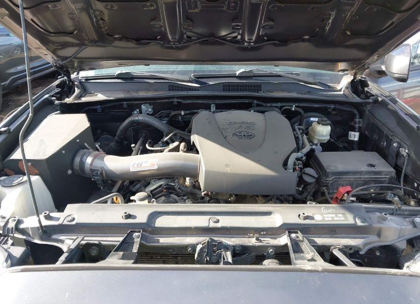 Photo 10 of 2017 Toyota Tacoma SR5 V6 (VIN 5TFCZ5AN4HX090265)