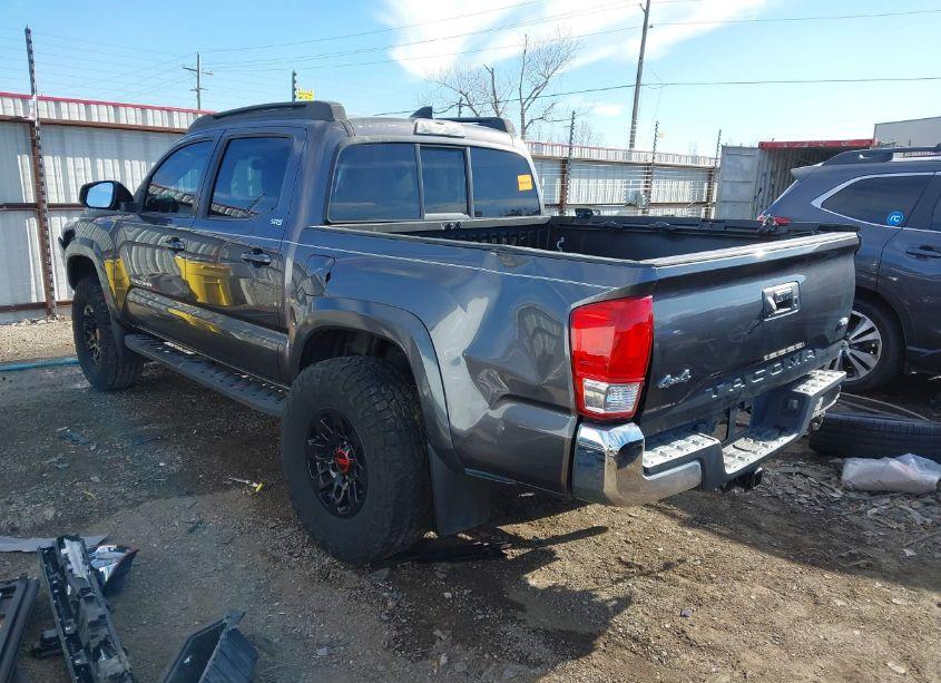 Photo 3 of 2017 Toyota Tacoma SR5 V6 (VIN 5TFCZ5AN4HX090265)