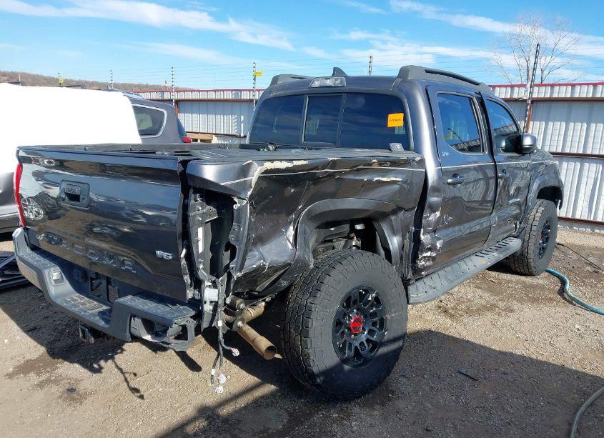 Photo 4 of 2017 Toyota Tacoma SR5 V6 (VIN 5TFCZ5AN4HX090265)