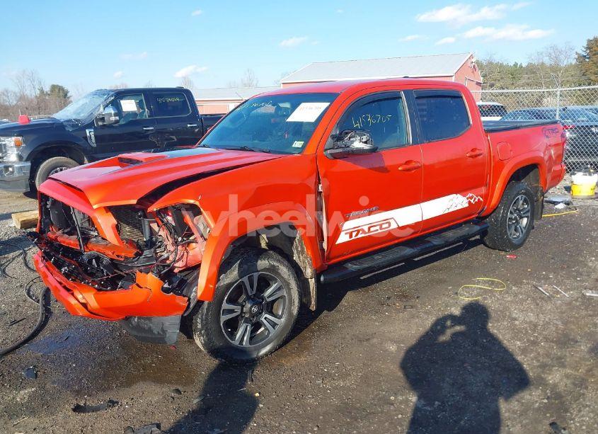Photo 2 of 2017 Toyota Tacoma TRD SPORT (VIN 5TFCZ5AN4HX093022)