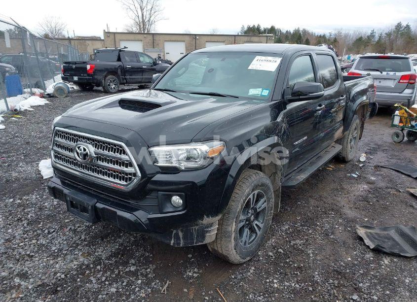 Photo 2 of 2017 Toyota Tacoma TRD SPORT (VIN 5TFCZ5AN4HX112457)
