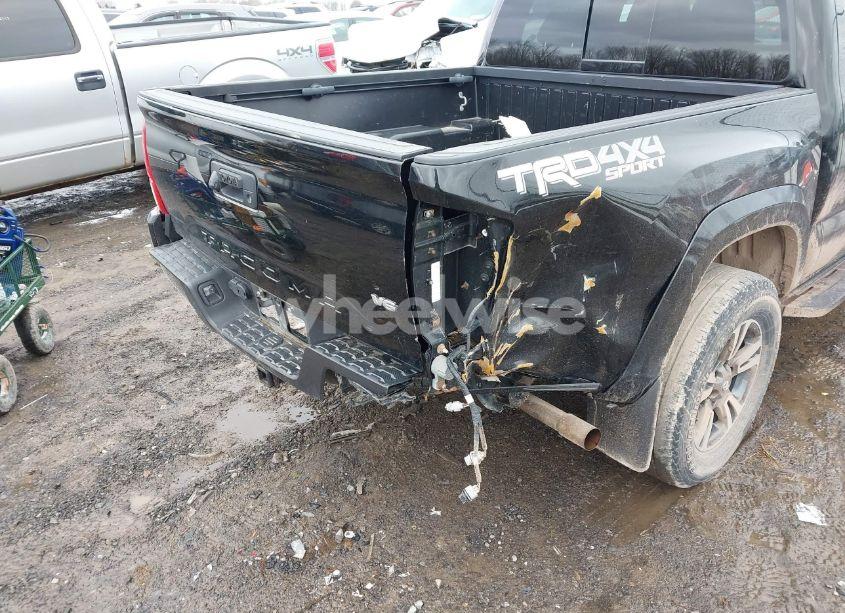 Photo 4 of 2017 Toyota Tacoma TRD SPORT (VIN 5TFCZ5AN4HX112457)