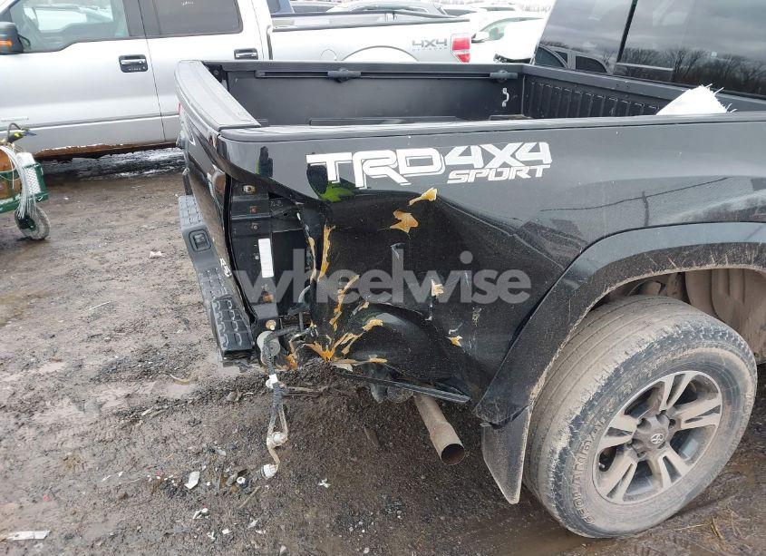 Photo 6 of 2017 Toyota Tacoma TRD SPORT (VIN 5TFCZ5AN4HX112457)