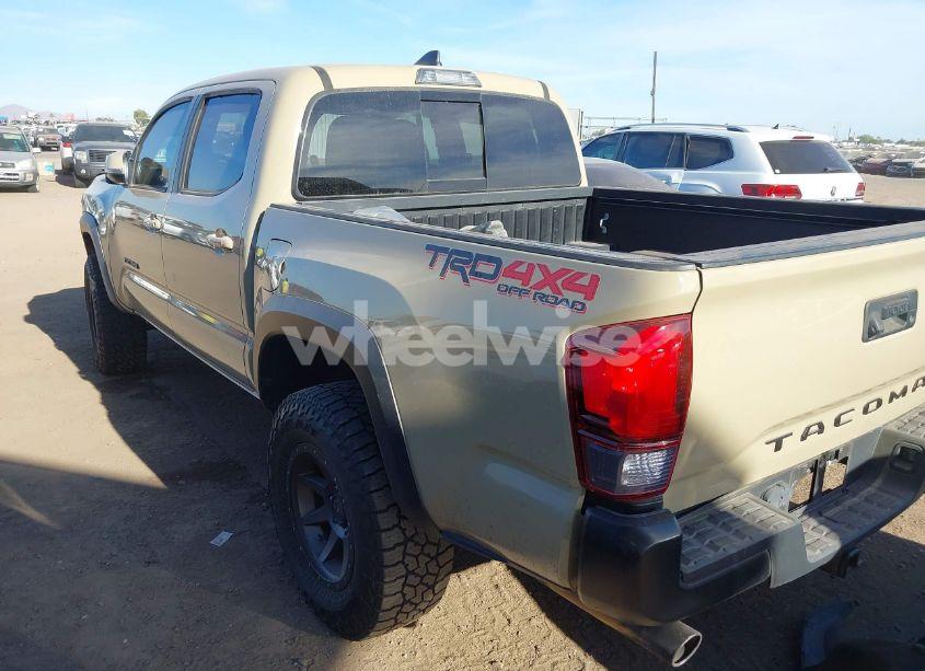 Photo 3 of 2018 Toyota Tacoma TRD OFF ROAD (VIN 5TFCZ5AN4JX126087)