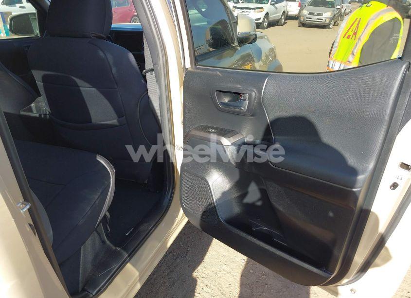 Photo 8 of 2018 Toyota Tacoma TRD OFF ROAD (VIN 5TFCZ5AN4JX126087)