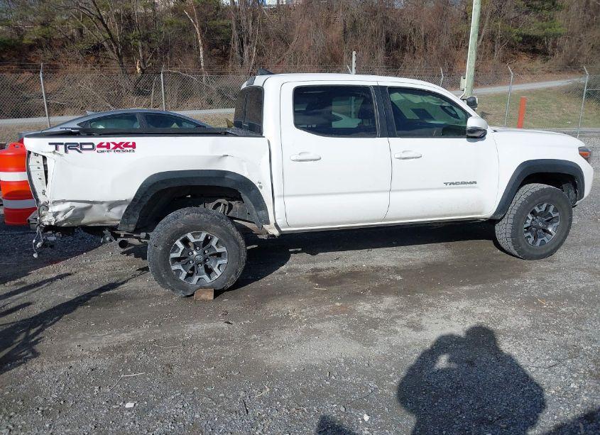 Photo 13 of 2017 Toyota Tacoma TRD OFF ROAD (VIN 5TFCZ5AN5HX095491)