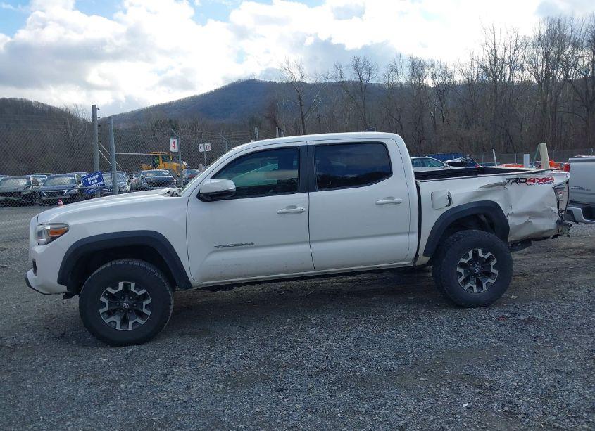 Photo 14 of 2017 Toyota Tacoma TRD OFF ROAD (VIN 5TFCZ5AN5HX095491)