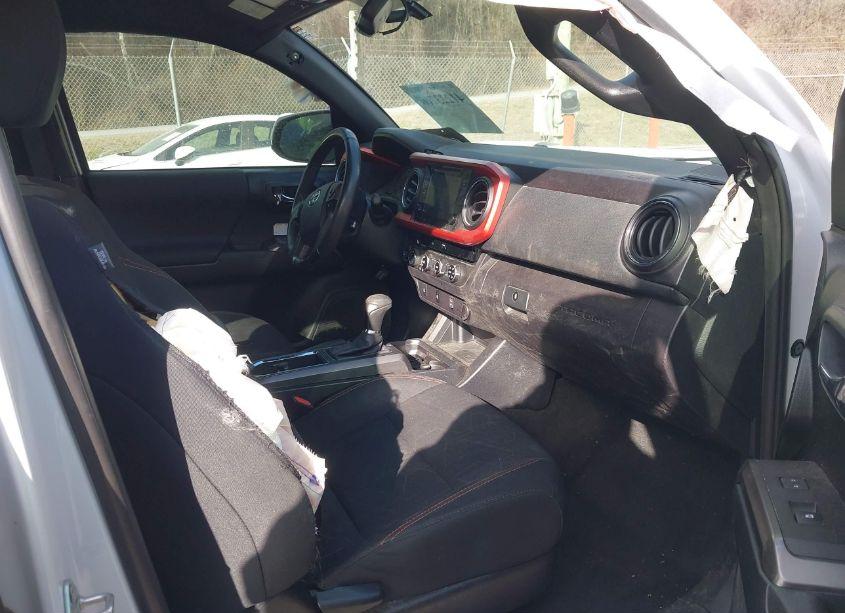 Photo 5 of 2017 Toyota Tacoma TRD OFF ROAD (VIN 5TFCZ5AN5HX095491)