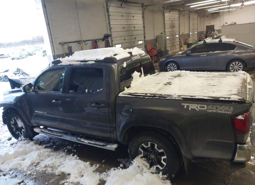 Photo 14 of 2018 Toyota Tacoma TRD OFF ROAD (VIN 5TFCZ5AN5JX124056)