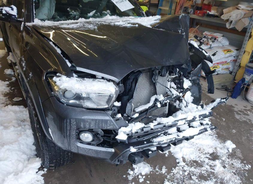 Photo 18 of 2018 Toyota Tacoma TRD OFF ROAD (VIN 5TFCZ5AN5JX124056)