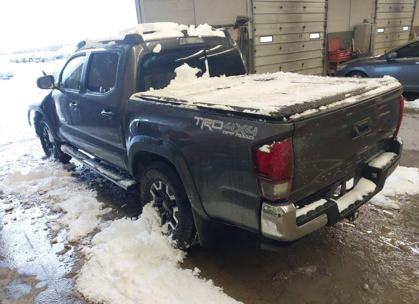 Photo 3 of 2018 Toyota Tacoma TRD OFF ROAD (VIN 5TFCZ5AN5JX124056)