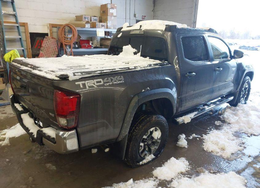 Photo 4 of 2018 Toyota Tacoma TRD OFF ROAD (VIN 5TFCZ5AN5JX124056)