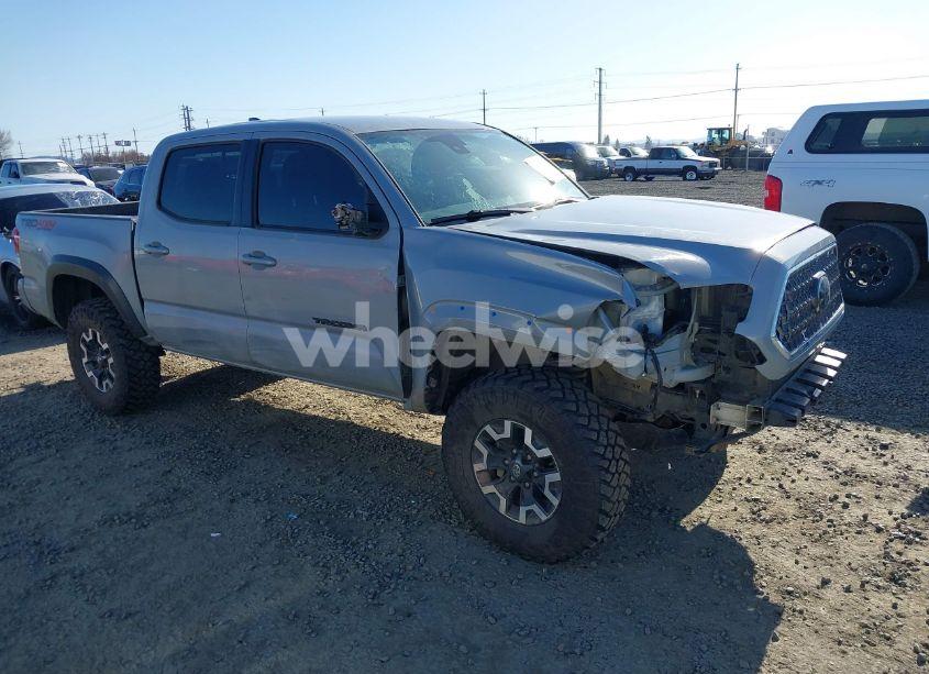 2018 Toyota Tacoma TRD OFF ROAD (VIN 5TFCZ5AN5JX146333) main photo