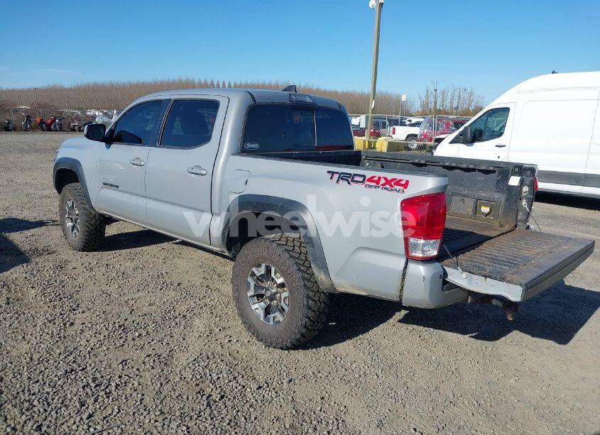 Photo 3 of 2018 Toyota Tacoma TRD OFF ROAD (VIN 5TFCZ5AN5JX146333)